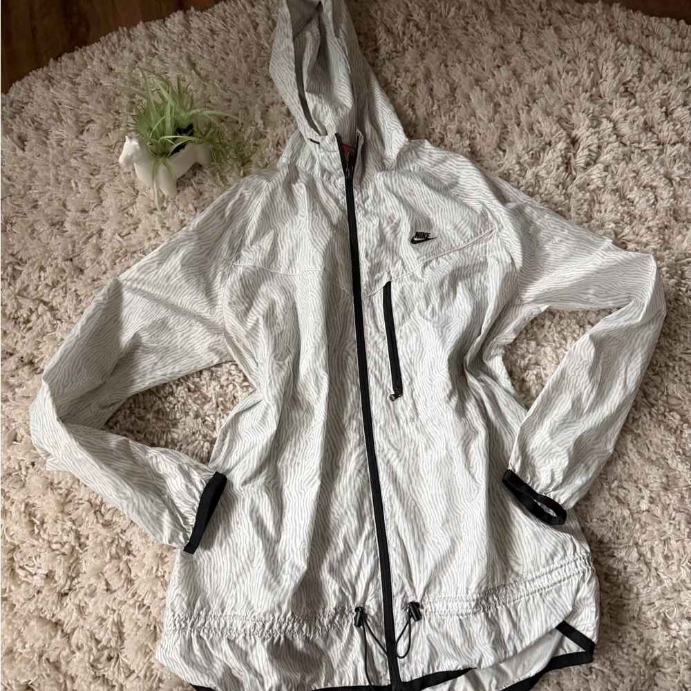 Nike White and Black windbreaker, zebra pattern athletic sport Jacket - Picture 2 of 5